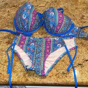 SOLD! Shade & Shore bathing suit